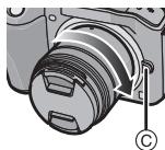 PANASONIC HFS1442AE - Richten Sie die roten Markierungen ⑧ zum Ansetzen des Objektivs auf Kameragehäuse und Objektiv aneinander aus und drehen Sie das Objektiv in Pfeilrichtung, bis es hörbar einrastet. - 1