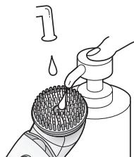 PANASONIC ES-ED96 - Versez une petite quantité d'eau et de gel douche au centre de la brosse sonique exfoliante [L]. - 1
