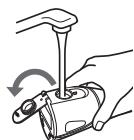 PANASONIC EW1411 - Schließen Sie die Wassertankklappe und achten Sie darauf, dass sie einrastet. - 1