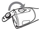 PANASONIC EW1411 - Abra a tampa do depósito de água, segure a unidade principal de forma que esteja nivelada e encha o depósito com água. - 2