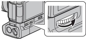 PANASONIC DMW-BGG1E - Installazione sulla fotocamera digitale e rimozione dalla stessa - 3