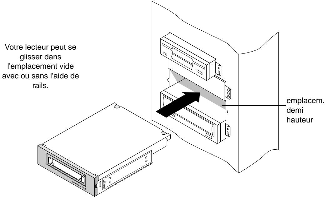 HP SURESTORE T4 TAPE DRIVE - Installation du lecteur de bande dans l'emplacement - 1