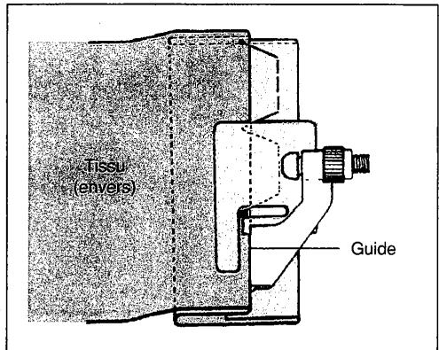 SINGER SYMPHONIE 500 - Placez le bord plie le long du guide. - 1