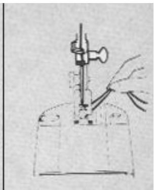 SINGER 367 - Pour faire remonter le fil de la canette : - 4