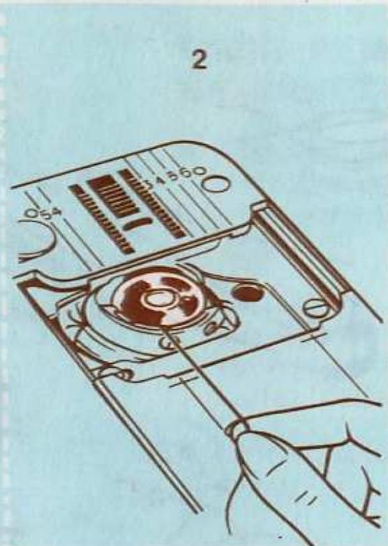 SINGER STARLET 496 - Enfilage du support de canette - 2