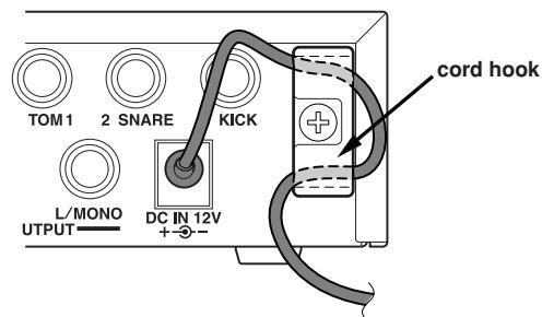 YAMAHA DTXPRESSI3 - A special power source adaptor supplies power to the DTXPRESS III. - 1