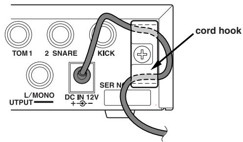 YAMAHA DTXPRESSII - A special power source adaptor supplies power to the DTXPRESS II. - 1