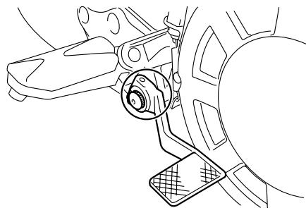 YAMAHA VMAX - Contrôle et lubrification de la pédale de frein - 1