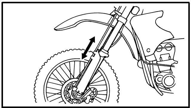 YAMAHA WR450F - REGLAGE DE LA TENSION DE LA CHAINDE TRANSMISSION - 1