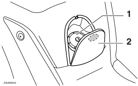 YAMAHA X-CITY 125 - Ouverture du bouchon du réservoir de carburant - 1