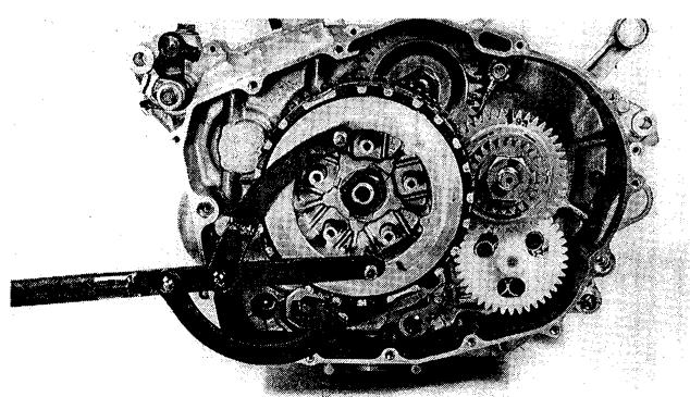 YAMAHA YFM350J - Couvercle de demi-carter DROIT - 3