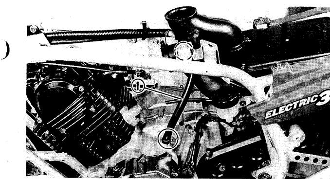YAMAHA YFM350J - LEVIER De préselection et flexible de ventilation du CARTER - 1