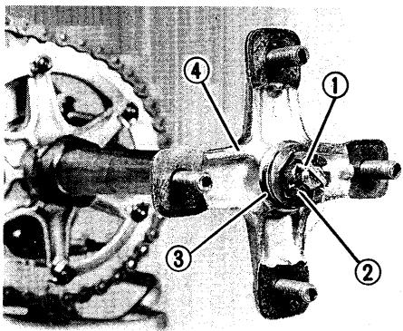 YAMAHA YFM350J - Roue arrière et MOYEU de roue - 4