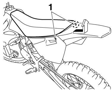 YAMAHA YZ85-2008 - Dépose de la selle - 1