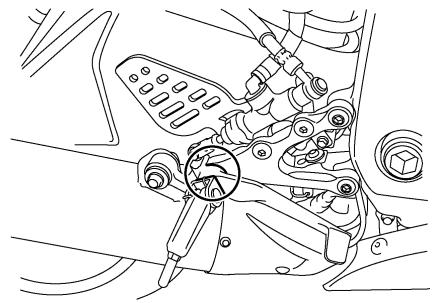 YAMAHA YZF-R6 - Contrôle et lubrification de la poignée et du cable des gaz - 1