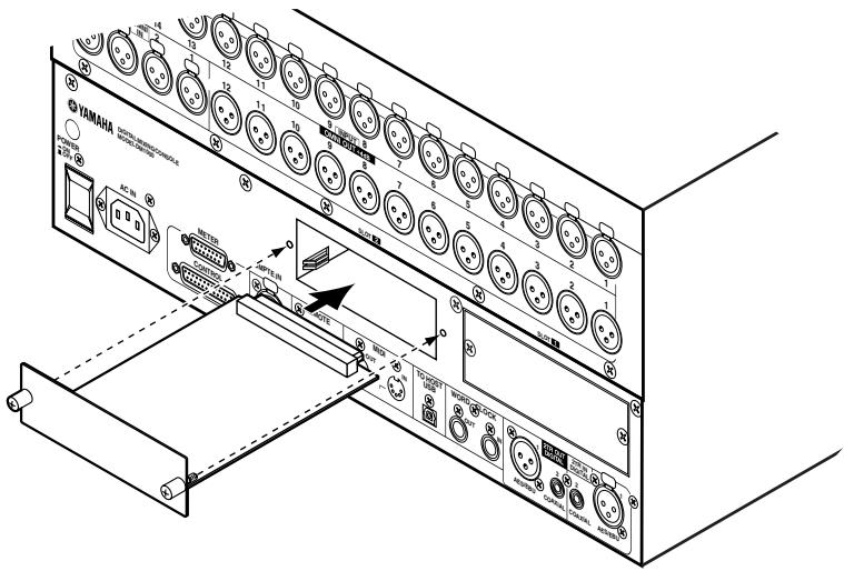 YAMAHA DM 1000 - Installation d'une carte en option - 2