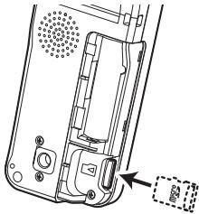 YAMAHA POCKETRAK PR7 - Insertion d'une pile et d'une carte microSD (vendue séparément) - 2