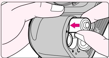 NIKON F60 - Installer les piles et vérifier leur tension - 1
