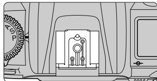 NIKON F80 - Glissière porte-accessoire - 1
