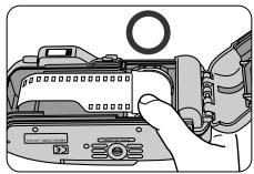 NIKON LITE TOUCH ZOOM 130ED-QD - Pull the film leader across to the red index mark inside the film compartment. - 2