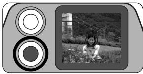NIKON LITE TOUCH ZOOM 70WS-QD - Center the autofocus frame mark on the main subject, then lightly press the Shutter Release button. - 1
