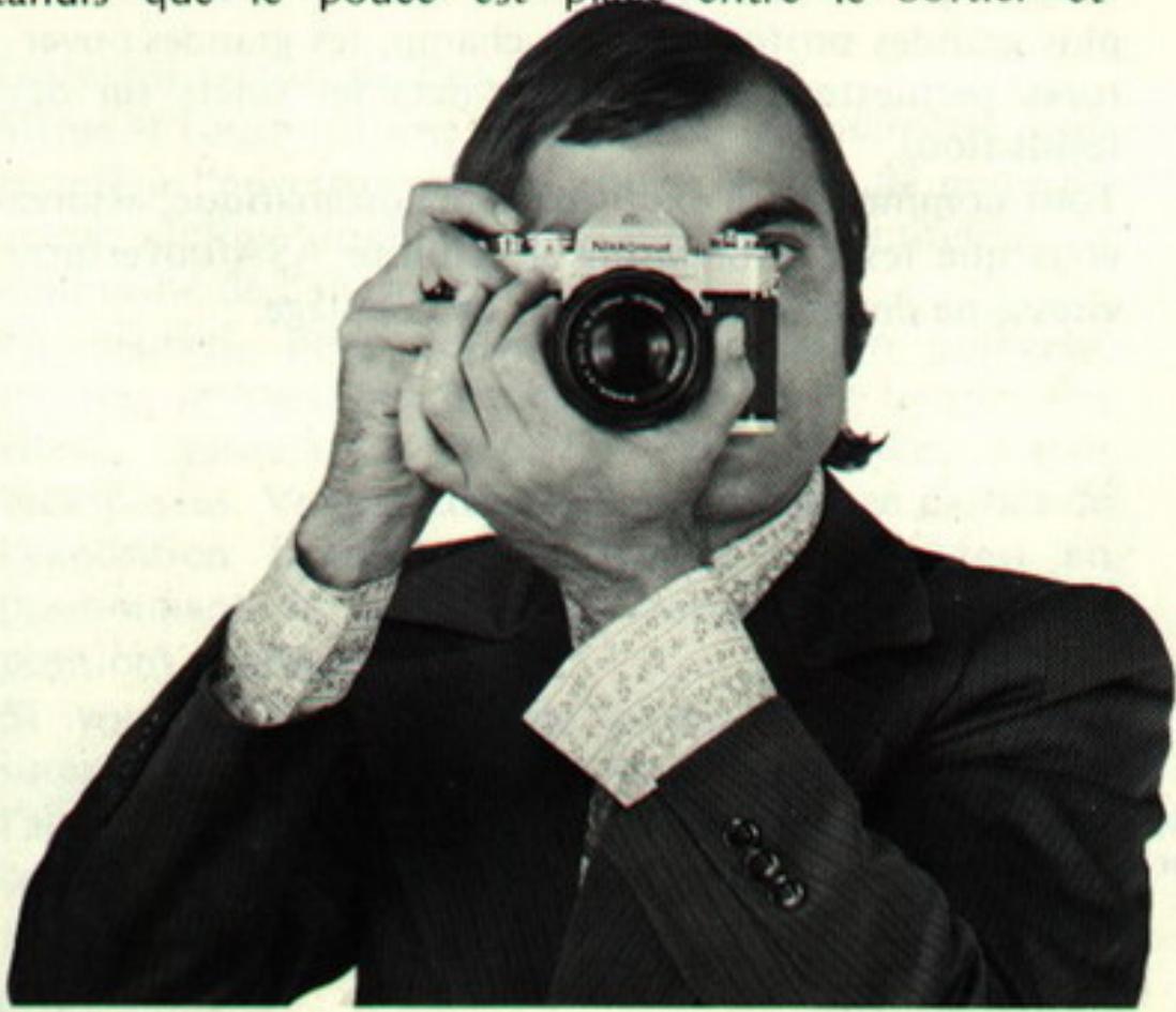 NIKON NIKKORMAT EL - Tenue de l'appareil - 1