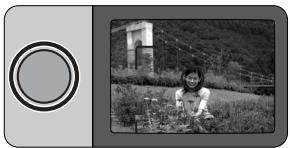 NIKON ONE TOUCH ZOOM 90-QD - Center the autofocus frame mark on the main subject, then lightly press the Shutter Release button. - 1