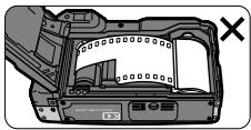 NIKON ONE TOUCH ZOOM 90S-QD - Tirez l'amorce du film jusqu'au repere de positionnement rouge. - 4