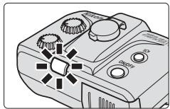 NIKON SB-R200 - Si le témoin de disponibilité rouge clignote immédiatement après la prise de vue - 1