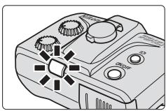 NIKON SB-R200 - Si le témoin de disponibilité rouge clignote immédiatement après la prise de vue - 1