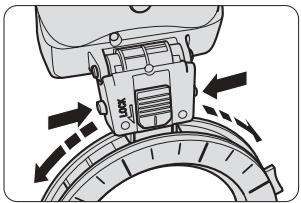 NIKON SB-R200 - Faites glisser le sabot de fixation du SB-R200 dans la glissiere de fixation de la bague SX-1, puis faites glisser le commutateur de verrouillage. - 1