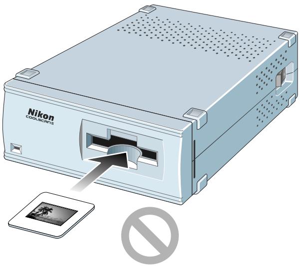 NIKON LS-20I - Insertion de diapo sous cache - 2