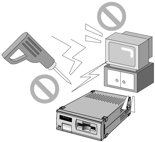 NIKON LS-1000 - N'entreposez pas à un endroit où: - 5