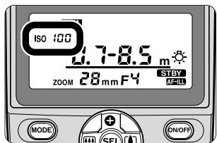 NIKON SB-80DX - Seul le témoin de disponibilité à l'intérieur du viseur clignote après la mise sous tension. - 3