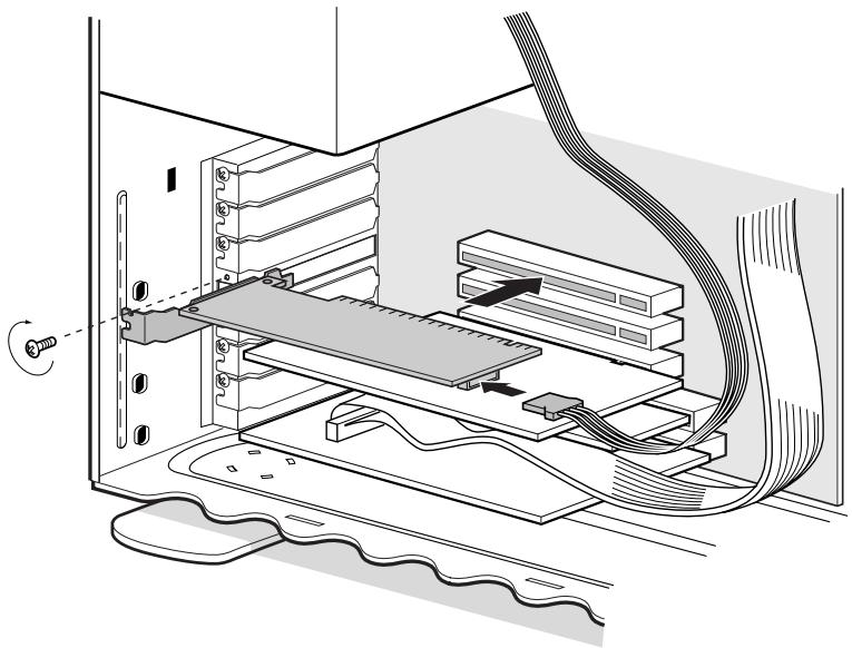 NIKON SUPER COOLSCAN 8000 ED - installation de la carte d'interface IEEE 1394/Firewire dans la fente PCI - 1