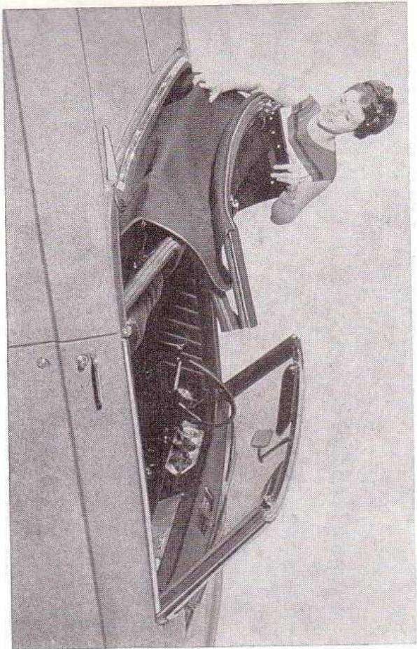 PEUGEOT 204 COUPE - A l'textérieur de la voiture - 2