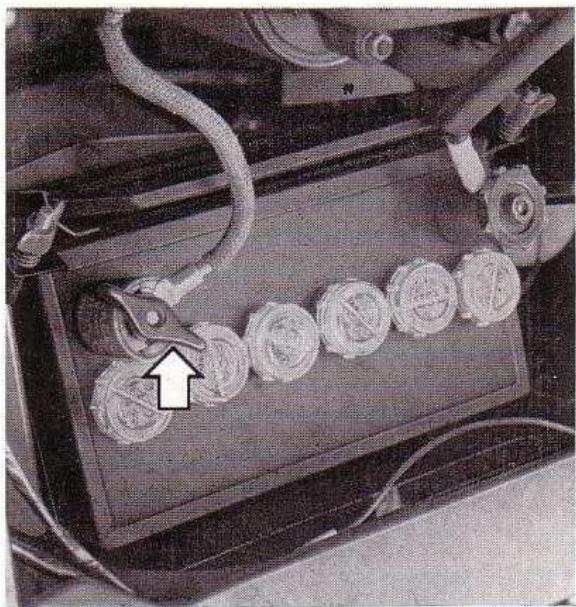 PEUGEOT 204 COUPE - RADIATEUR - 1