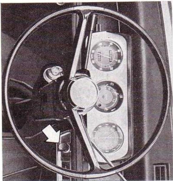 PEUGEOT 204 COUPE - ÉCLAIRAGE INTÉRIEUR - 1