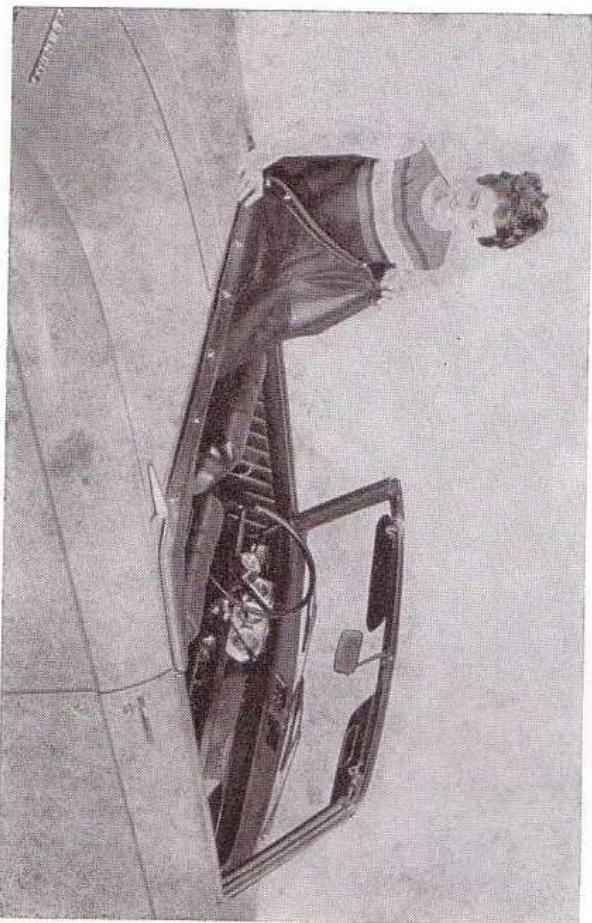 PEUGEOT 204 COUPE - Mise en place de la housse de capote - 2