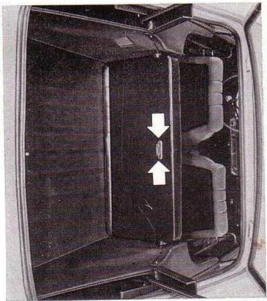 PEUGEOT 204 COUPE - COFFRE AR - 3