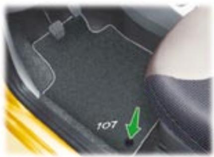 PEUGEOT 107 2007 - Pour démarrer à partir d'une autre batterie : - 5