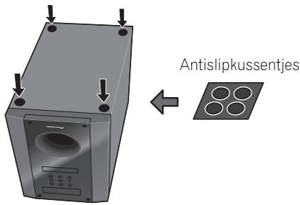 PIONEER HTP-600 - Bevestig de antislipkussentjes aan de voet van de receiver-subwoofer. - 1