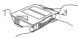 PIONEER PD-M426A - INSERTION DES DISQUES DANS LE MAGASIN CHARGEUR A 6 DISQUES - 1