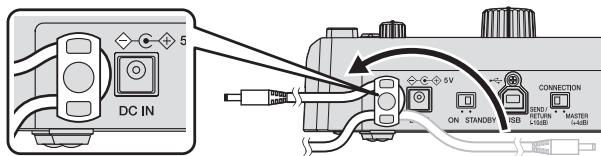 PIONEER RMX-1000-M - Verwendung des Kabelhakens - 2