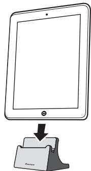 PIONEER X-CM31-T - Aansluiten van de iPod/iPhone/iPad op de meegeleverde houder - 2