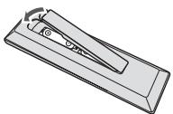PIONEER X-HM31DAB-K - Einlagen der Batterien in die Fernbedienung - 2