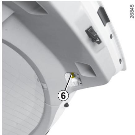 RENAULT LAGUNA 2.0 dCI - FEUX ARRIÈRE : remplacement des lampes (suite) - 3