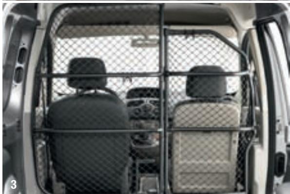 RENAULT KANGOO EXPRESS COMPACT - ZONE DE CHARGEMENT AVEC TAPIS DE PROTECTION ET CLOISON VITRée - 2