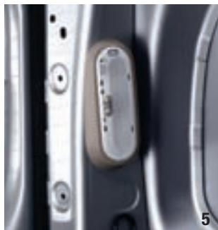 RENAULT KANGOO EXPRESS COMPACT - ZONE DE CHARGEMENT AVEC TAPIS DE PROTECTION ET CLOISON VITRée - 6