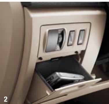RENAULT NOUVELLE LAGUNA - BOITE A GANTS - 1